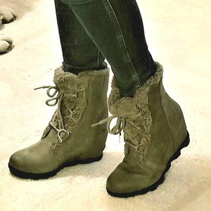 Sorel Joan of Arctic Shearling size 9